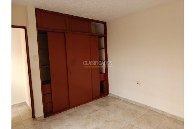Casas, Alquiler, Primero de Mayo - $3.000.000
