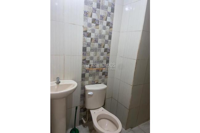 Casas, Alquiler, Santo Tomas - $1.800.000