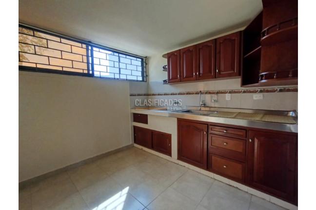 Apartamentos, Alquiler, Alcázares - $800.000