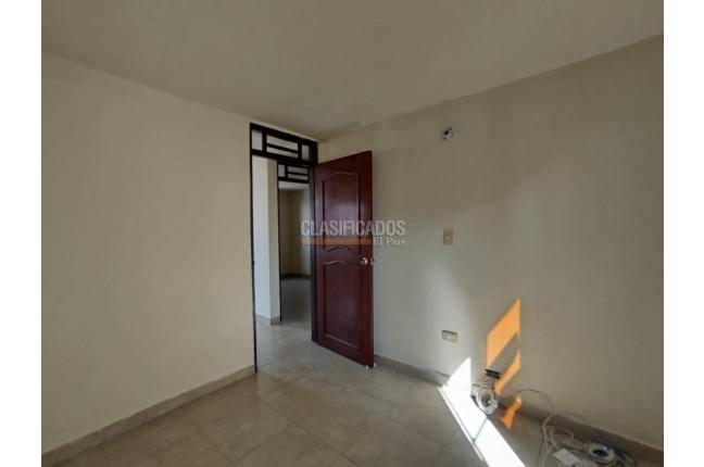 Apartamentos, Alquiler, Alcázares - $800.000