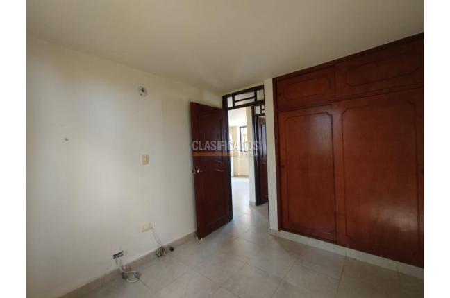 Apartamentos, Alquiler, Alcázares - $800.000