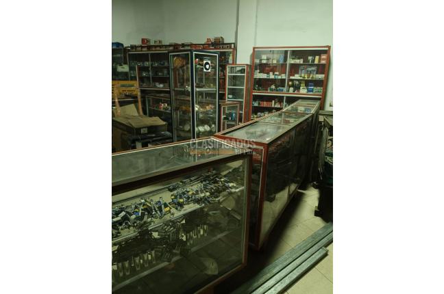 Montaje y mercancía almacén electricos - Negocios Establecidos