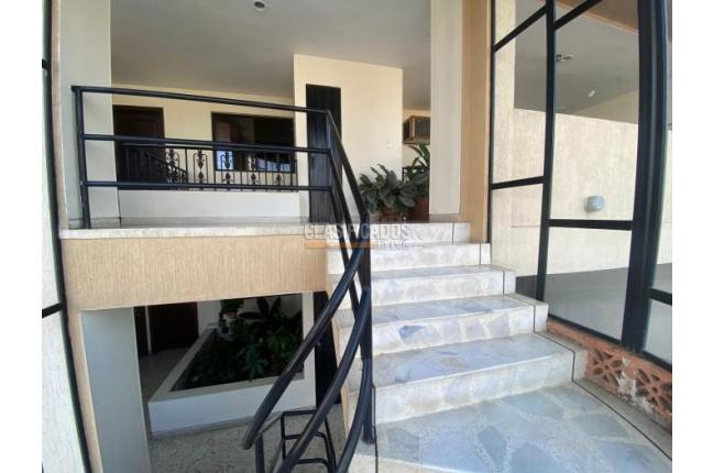 Oficinas y Consultorios, Alquiler, Ciudad Jardín - $1.800.000