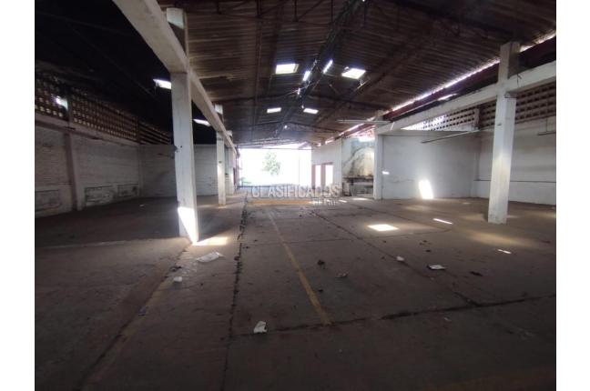 Locales y Bodegas, Alquiler, La Dolores - $14.000.000
