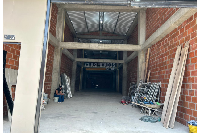 Locales y Bodegas, Venta, Bretaña - $900.000.000