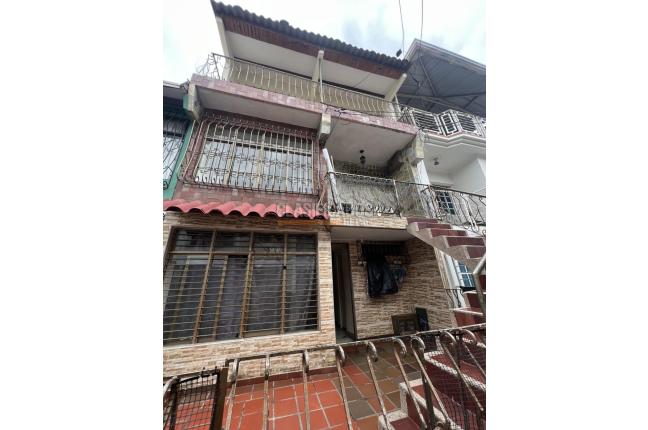 Casas, Alquiler en La Rivera