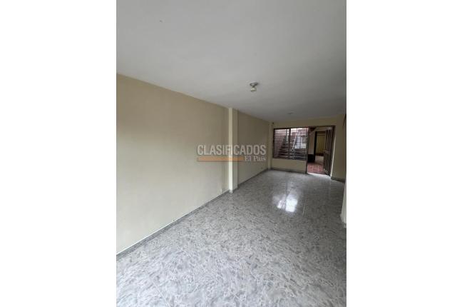 Casas, Alquiler en La Rivera