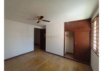 Casas, Alquiler, Versalles - $5.000.000