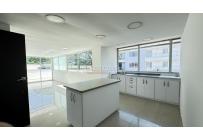 Oficinas y Consultorios, Alquiler, Ciudad Capri - $15.000.000