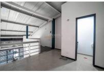 Locales y Bodegas, Venta, Granada - $1.100.000.000