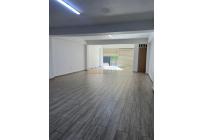 Locales y Bodegas, Alquiler, Cristales - $2.200.000