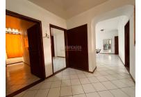 Apartamentos, Alquiler, Versalles - $1.800.000