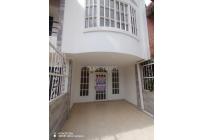 Casas, Alquiler, Calicanto - $2.200.000