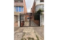 Casas, Alquiler, Calicanto - $1.700.000
