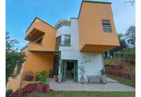 Casas, Venta, Primero de Mayo - $3.000.000.000