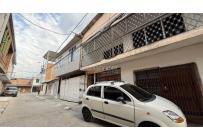Casas, Alquiler, Comuneros - $900.000