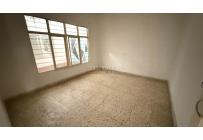 Casas, Alquiler, Comuneros - $900.000