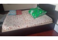 VENDO CAMA Y NOCHERO - Muebles