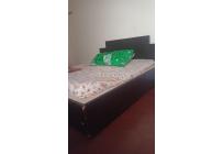 VENDO CAMA Y NOCHERO - Muebles